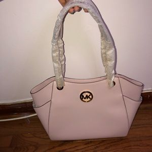 Michael Kors Tote ❤️
